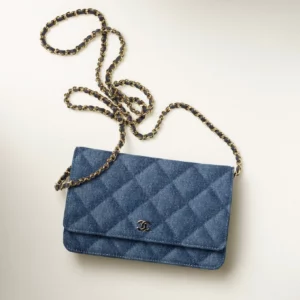 250327 直播編號 30 : 【全新】CHANEL 經典牛仔鏈條銀包 AP0250 E21834