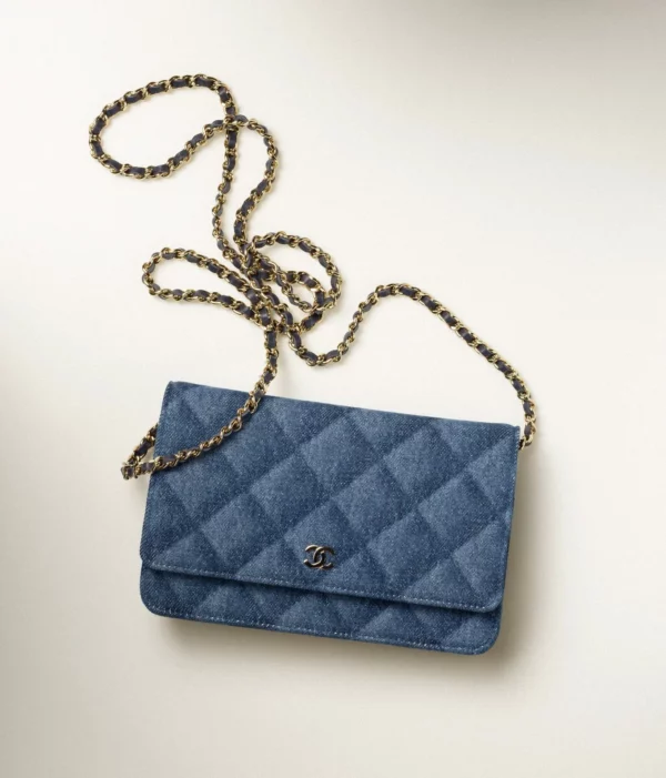 250327 直播編號 30 : 【全新】CHANEL 經典牛仔鏈條銀包 AP0250 E21834