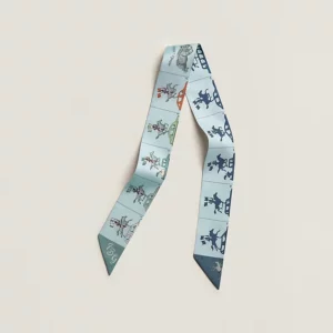 直播編號 3 : 【全新】HERMES LA FOLLE PARADE TWILLY 絲巾 E17770