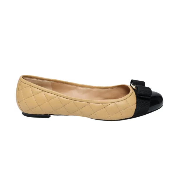 【二手】SALVATORE FERRAGAMO VARINA 平底鞋 7.5 E16118
